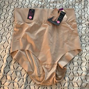 NWT Bali shape ware, 2XL